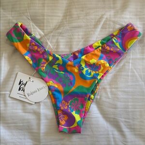 Kulani Kinis cheeky v bikini bottom tutti frutti medium NWT